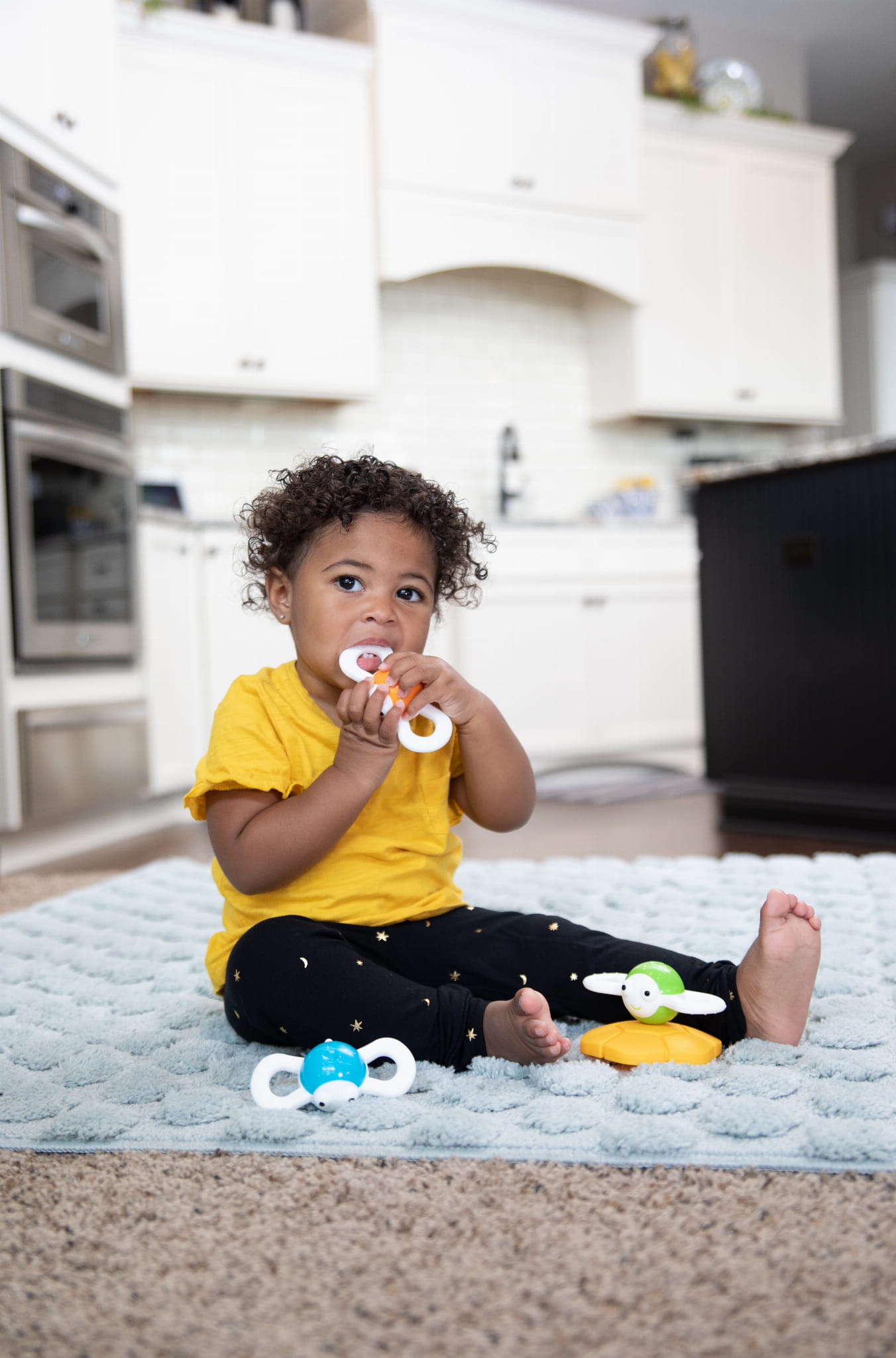 Wieża Magnetyczna Pszczółki- Dizzy Bees Fat Brain Toys - obrazek 2