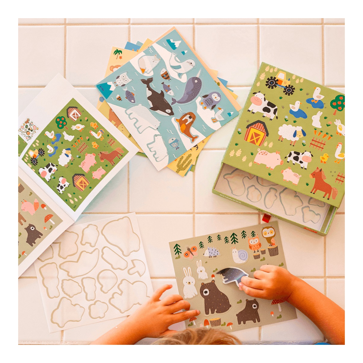 Zestaw z naklejkami - Zwierzęta i ich środowisko | Apli Kids - obrazek 2