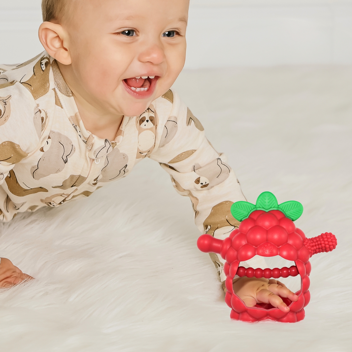 Gryzak silikonowy Razberry Grip, czerwony, RaZbaby